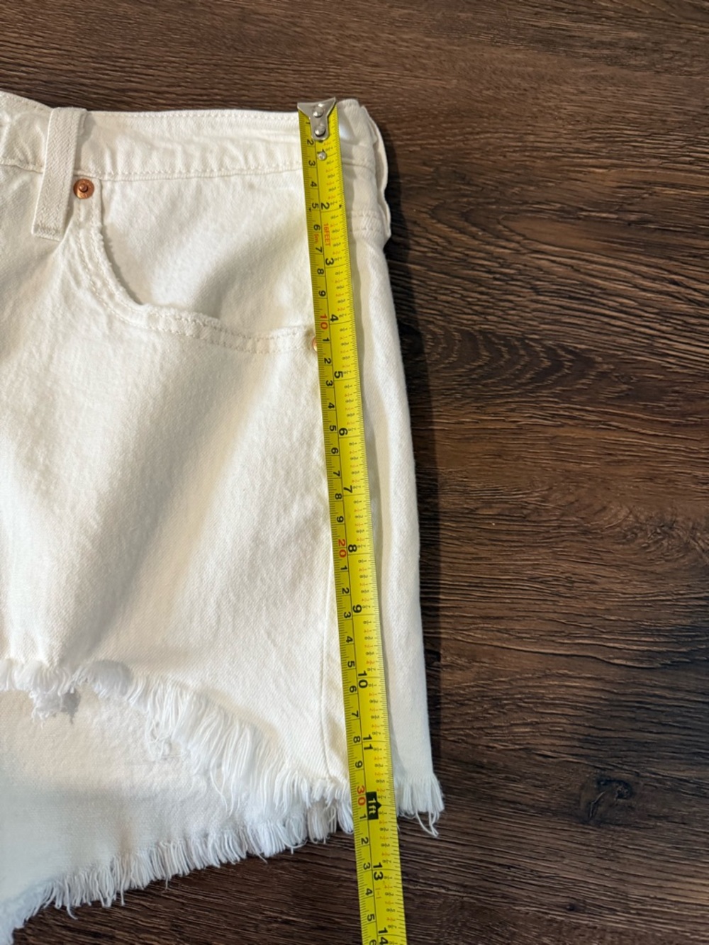 Levi’s High Waisted White Jean Shorts, Woman’s size 31 / 10 - Picture 7 of 8